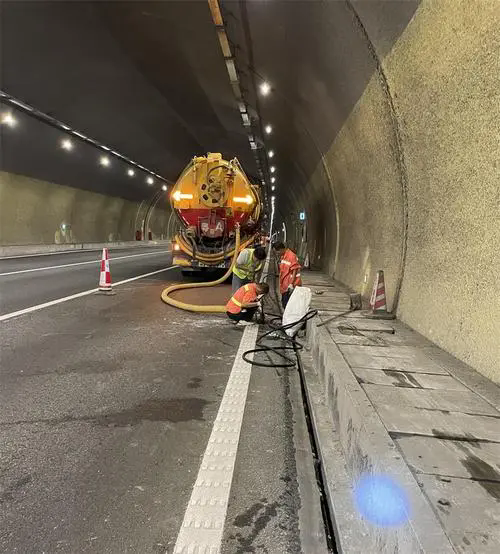 睢阳隧道排水渠清淤